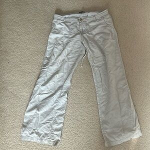 Size 8 gap perfect for everyday wear, they offer both style and functionality.